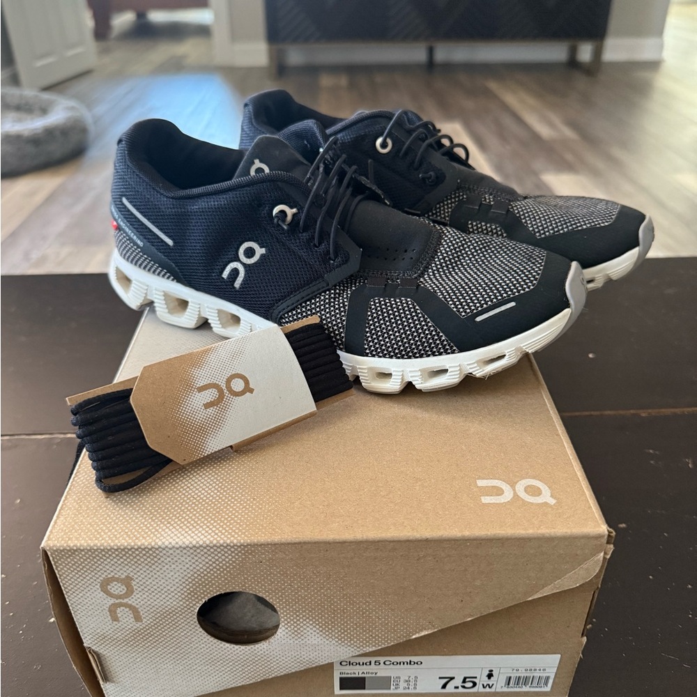 Women black On Cloud 5 size 7.5